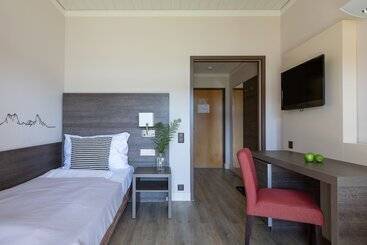 هتل Budget Rooms Gstaad