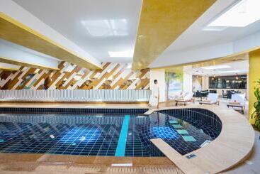 Отель Cavo Maris Beach
