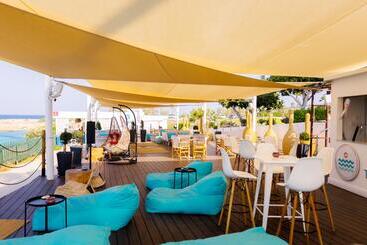 Отель Cavo Maris Beach