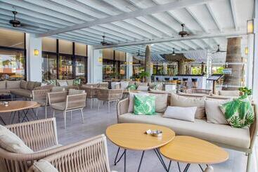 Отель Cavo Maris Beach