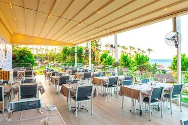 Отель Cavo Maris Beach