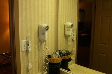 هتل Clifton Victoria Inn At The Falls