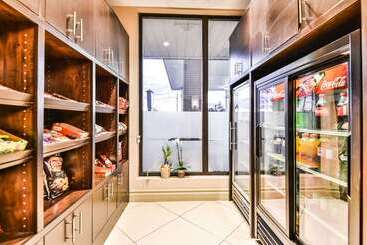 هتل Comfort Inn & Suites Ambassador Bridge