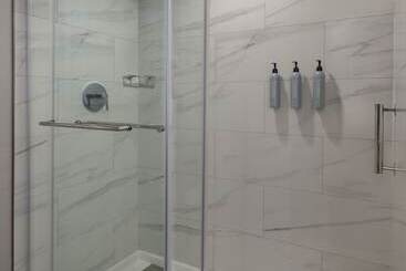 هتل Courtyard By Marriott Kitchener