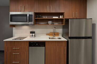 هتل Courtyard By Marriott Kitchener