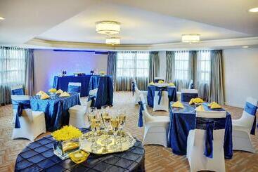 هتل Courtyard By Marriott Kitchener
