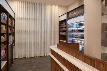 هتل Courtyard By Marriott Kitchener