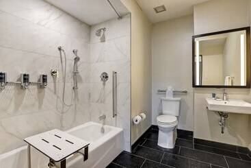 هتل Four Points By Sheraton St. Catharines Niagara Suites