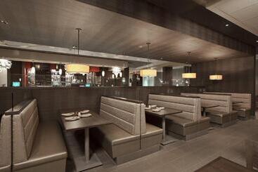 هتل Holiday Inn & Suites Windsor Ambassador Bridge By Ihg