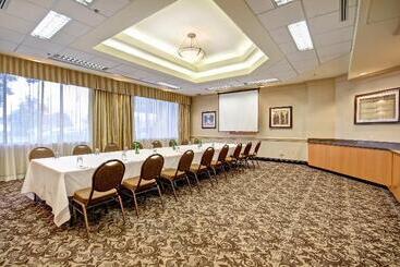 هتل Holiday Inn & Suites Windsor Ambassador Bridge By Ihg