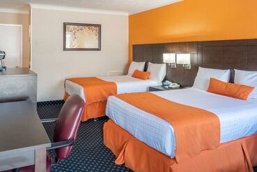 هتل Knights Inn North Bay