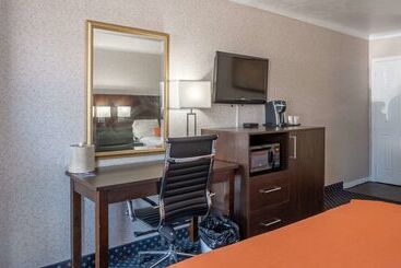 هتل Knights Inn North Bay