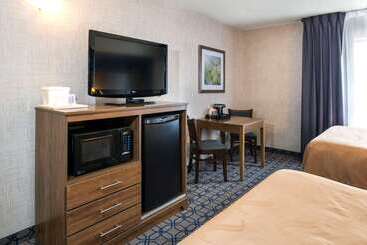 هتل Quality Suites