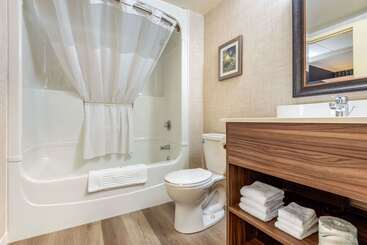 هتل Quality Suites