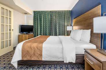 هتل Quality Suites