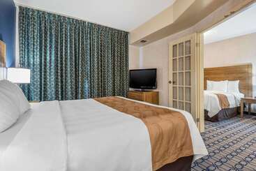 هتل Quality Suites