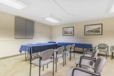 هتل Quality Suites