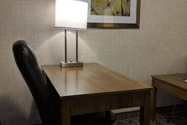 هتل Quality Suites