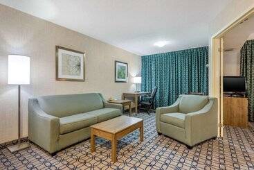 هتل Quality Suites