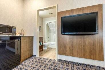 هتل Quality Suites
