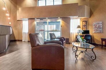 هتل Quality Suites