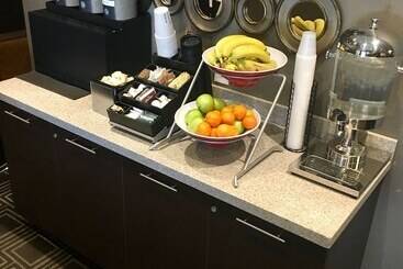 هتل Towneplace Suites By Marriott Windsor