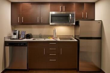 هتل Towneplace Suites By Marriott Windsor