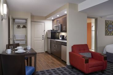 هتل Towneplace Suites By Marriott Windsor