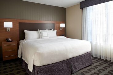 هتل Towneplace Suites By Marriott Windsor