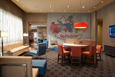 هتل Towneplace Suites By Marriott Windsor