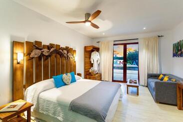 هتل True Blue Bay Resort