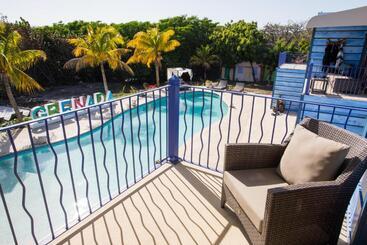 هتل True Blue Bay Resort