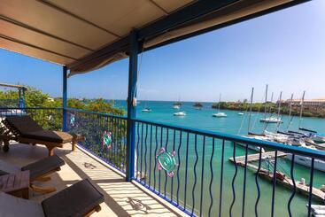 هتل True Blue Bay Resort
