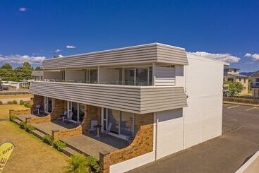 The Oceanside Motel