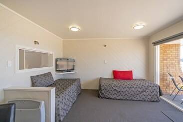 The Oceanside Motel