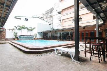Arzo Hotel Manila