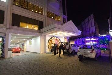 هتل Abad Plaza