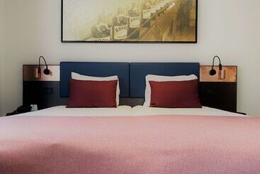 هتل Best Western Dam Square Inn