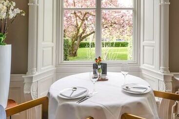 هتل Central Park Voorburg Relais & Chateaux