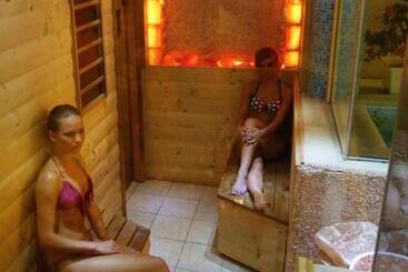 Korona Wellness, Rendezvény és Borszálloda