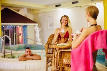 Korona Wellness, Rendezvény és Borszálloda