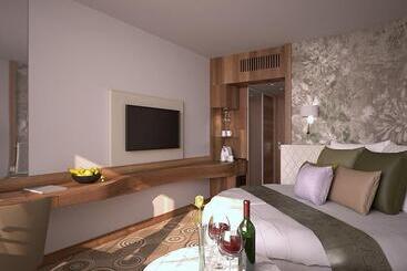 هتل Carbona Thermal Spa