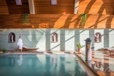 هتل Carbona Thermal Spa