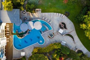 هتل Carbona Thermal Spa