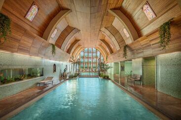هتل Carbona Thermal Spa