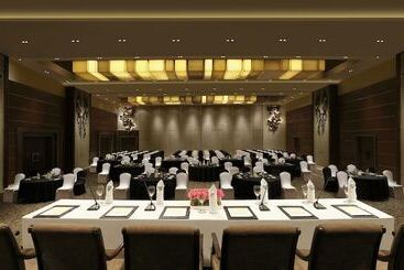 هتل Grand Mercure Vadodara Surya Palace