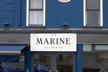 هتل Rooms At The Marine