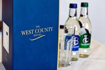 هتل West County