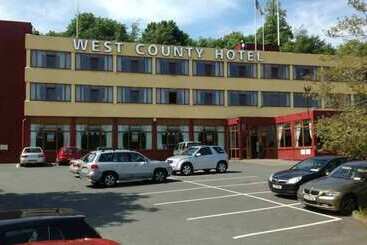 هتل West County