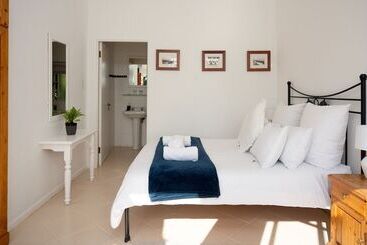 Boulders Beach Hotel, Cafe And Curio - Simon Stown